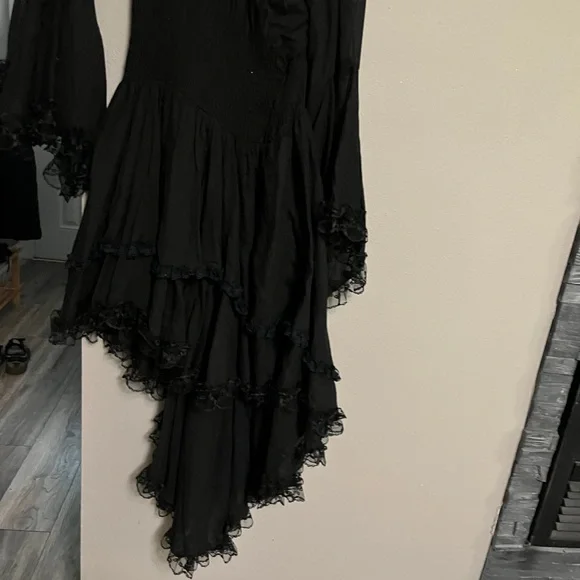 Elaborately detailed pirate/gothic flowing sleeve black peasant dress. - Picture 10 of 11